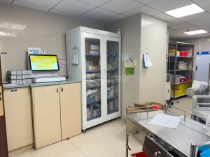 如何管理和清點低值耗材柜中的物品？