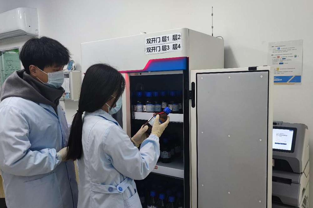 智能試劑柜的RFID掃描速度和傳統條形碼哪個更快？