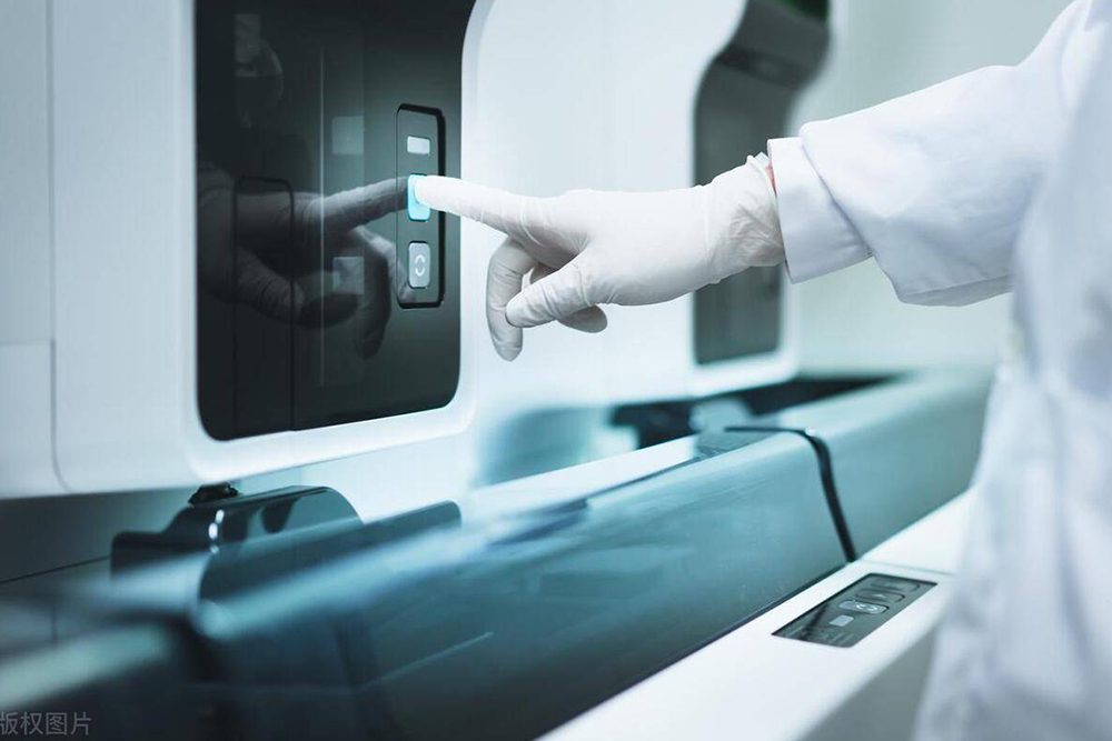 在資產管理中，超高頻（UHF）和高頻（HF）RFID標簽...