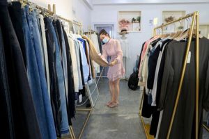 RFID標(biāo)簽成本下降40%！2024年中小企業(yè)的數(shù)字化轉(zhuǎn)型...