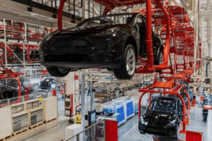 汽車生產線讀寫器如何抗金屬干擾？特斯拉工廠技術拆解